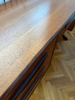 Tocador de madera con cajones
