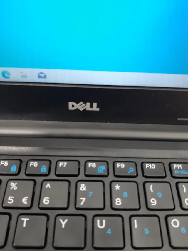 Portátil Dell 8GB RAM SSD rápido listo para usar