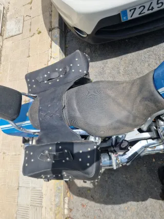 Alforjas de cuero custom. Maletas para moto.