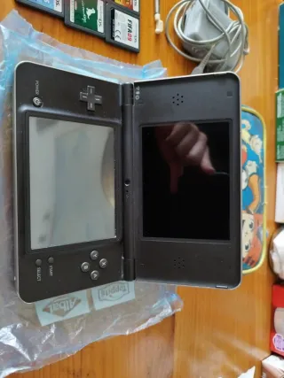 Nintendo DS XL Nera con 9 giochi, caricatore e stilo