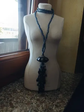 Collana vintage con pendente nero
