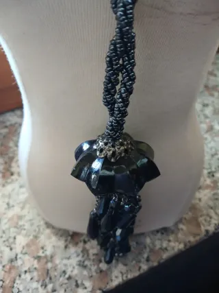 Collana vintage con pendente nero