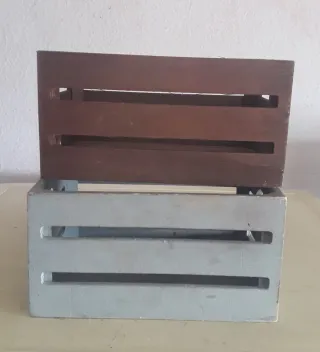 Cajas de madera pequeñas.