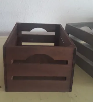 Cajas de madera pequeñas.