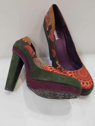 Zapatos tacón Desigual multicolor talla 38