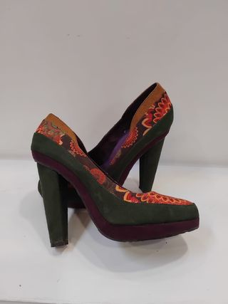 Zapatos tacón Desigual multicolor talla 38