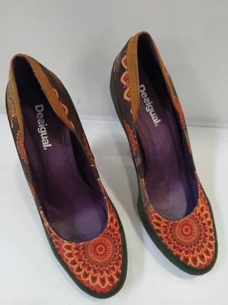 Zapatos tacón Desigual multicolor talla 38