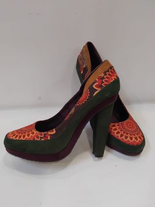 Zapatos tacón Desigual multicolor talla 38
