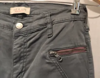 Pantalón Indi & Cold gris con cremalleras