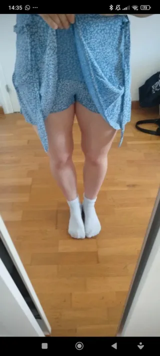 Falda pantalón azul con estampado floral