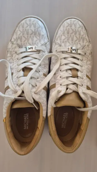 Tenis Michael Kors Blancos y Dorados