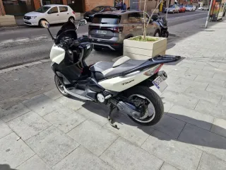 Yamaha TMAX 500 White Edition