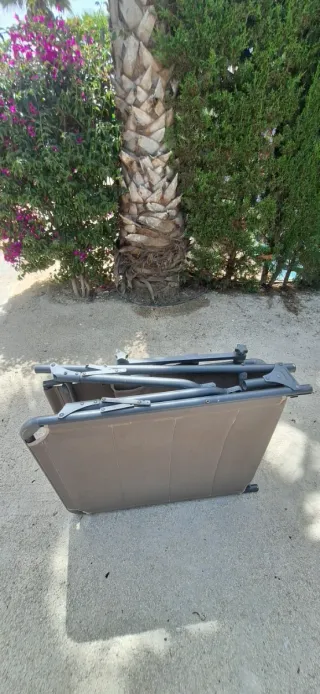 Tumbona plegable con parasol y cojín