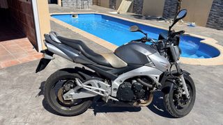 Suzuki 600 Naked Negra/Plata