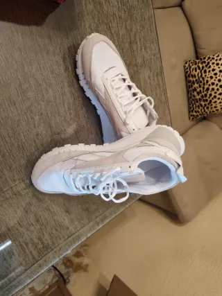 Zapatillas Reebok Running Beige y Blancas