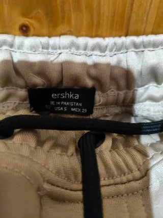 Chándal beige con logo