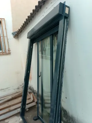 Dos Balconeras de Calidad mede 180x240 color negro