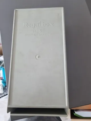 Cajas de plástico beige/gris