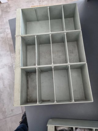 Cajas de plástico beige/gris