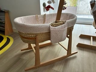 Cuco infantil con soporte de madera
