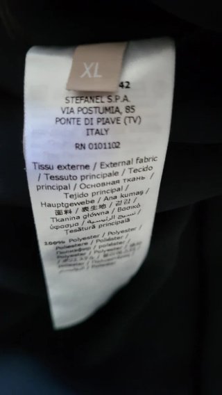 Maglietta nera elegante con pois