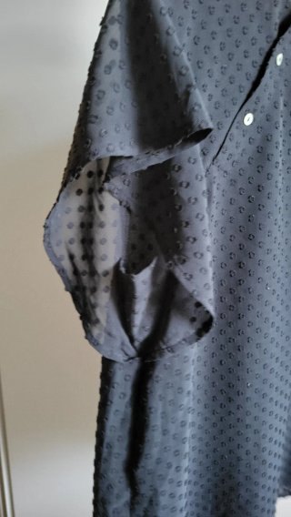 Maglietta nera elegante con pois