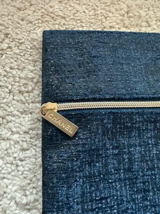 Trousse Chanel tessuto glitterato blu