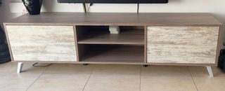 Mueble TV moderno estilo madera.