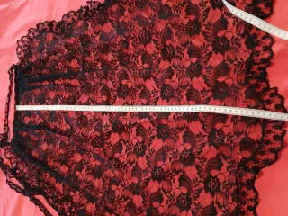 Pico y delantal de encaje negro