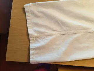 Pantalón blanco mujer con tachuelas