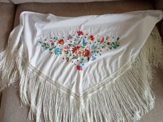 Manton de Manila infantil bordado