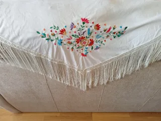 Manton de Manila infantil bordado