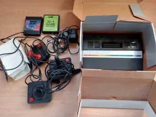 Videoconsola atari 2600 con cartuchos 32 en 1+ 1 m