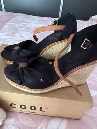 Sandalias Cuña Tommy Hilfiger Negras Beige