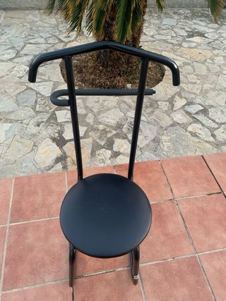 Galán de noche con silla integrada