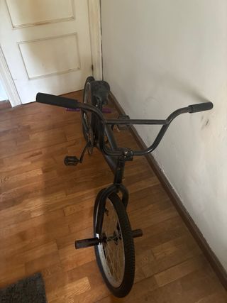Bicicleta BMX negra