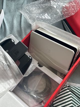 Nintendo Switch OLED Blanca nueva + Accesorios