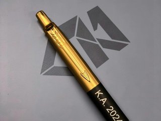 Bolígrafo Parker Dorado y Negro