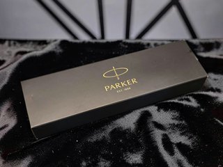 Bolígrafo Parker Dorado y Negro