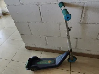 Patinete infantil azul y verde