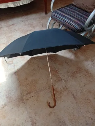 Paraguas antiguo mango  de ratán años 60