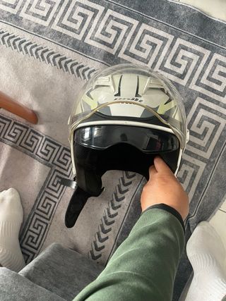 Casco de moto con diseño