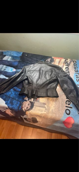 Chaqueta de piel torerita negra