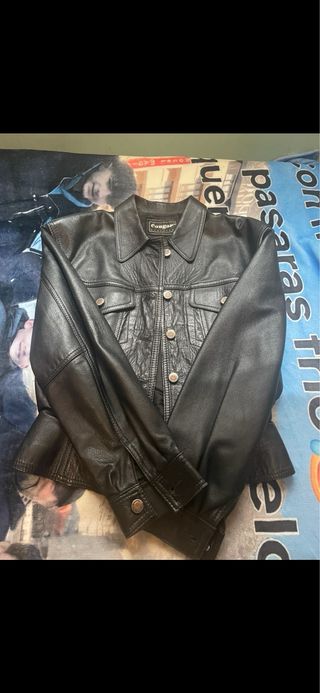 Chaqueta de piel torerita negra