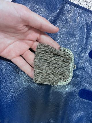 Monedero de plata estilo armadura