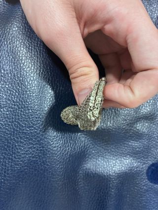 Monedero de plata estilo armadura