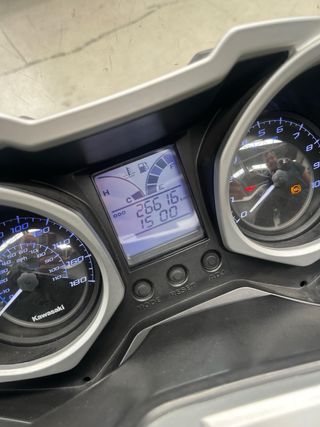 Kawasaki J300 Blanca