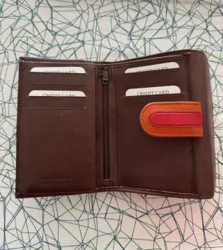 Cartera de señora marrón y roja
