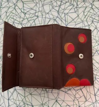 Cartera de señora marrón y roja