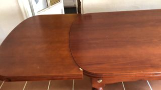 Mesa de madera marrón 170x140x75